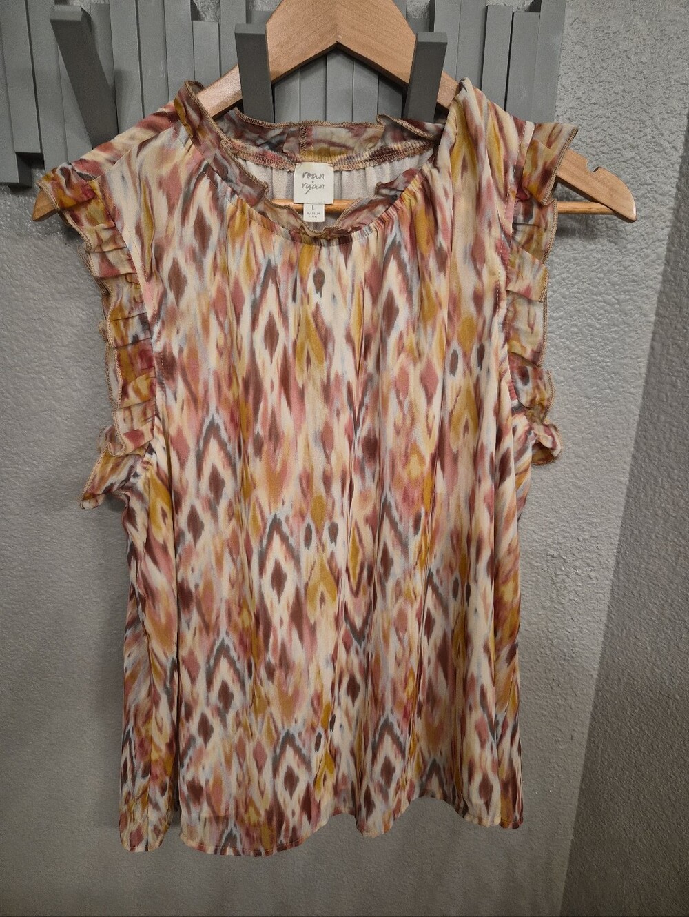 Roan + Ryan Abstract Ikat Print Ruffle Sleeve Blouse Size L